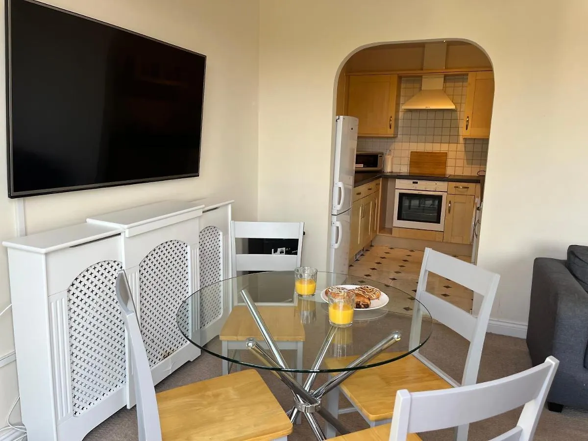 Two Bed Flat White Star Place Southampton