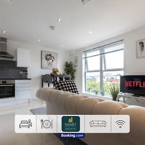 Relaxing Atlantic Mansions By Smart Short Lets & Serviced With Free Wifi Southampton